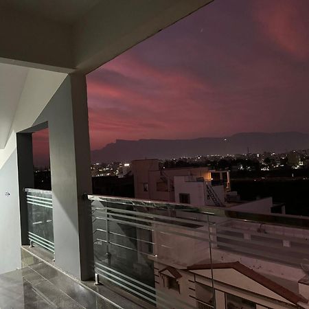 Tirupati Homestay - Ragunatha Resorts - 3Bhk Ac Apartments For Large Families - Free Breakfast - Flyover To Alipiri Gate - Wifi - Android Tv - - Easy Access To Visit All Temples Kültér fotó